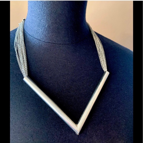 V Chain Necklace - Picture 2 of 3